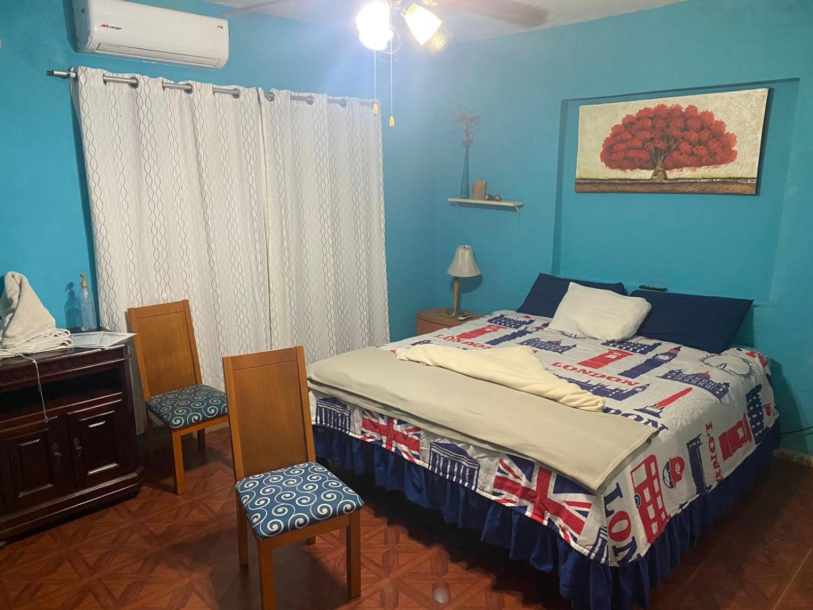 A Media Cuadra De La Playa. Habitación en casa particular Mazatlán