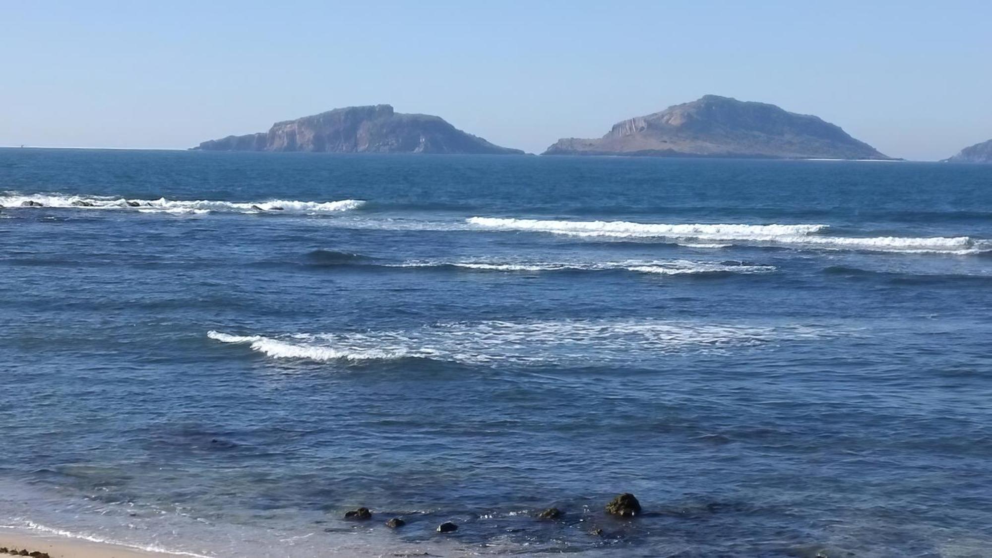 A Media Cuadra De La Playa. Mazatlán